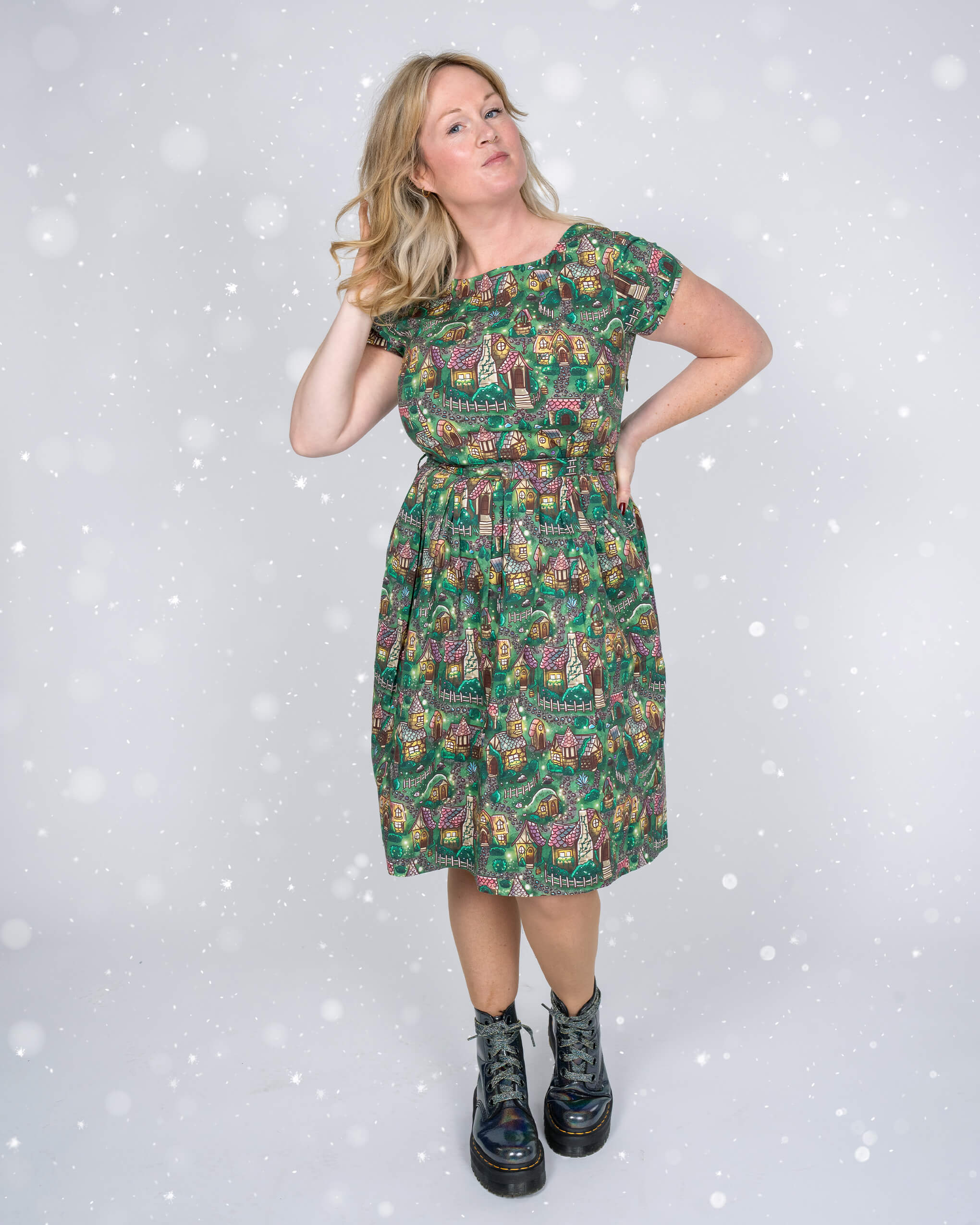 tea christmas dress Festive: Christmas Cottages Stretch Belted Tea Dress with Pockets